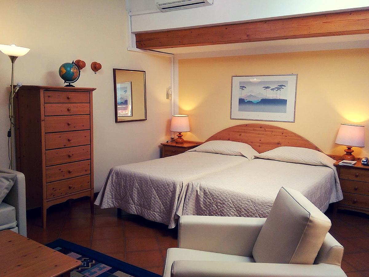 America Aparthotel *